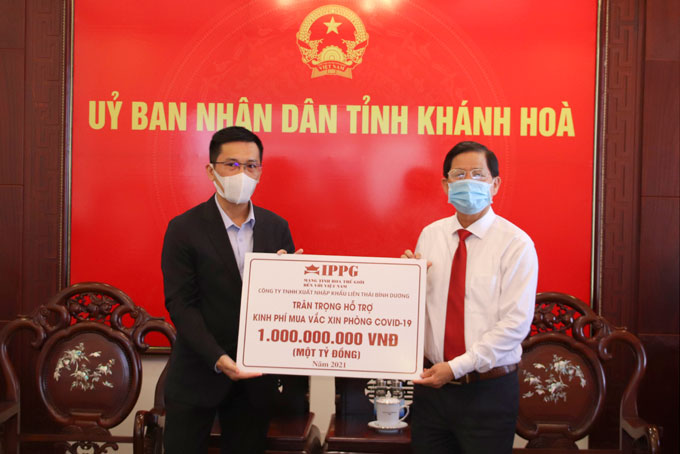 Khánh Hòa tiếp nhận hơn 30 tỷ đồng mua vaccine phòng, chống Covid-19